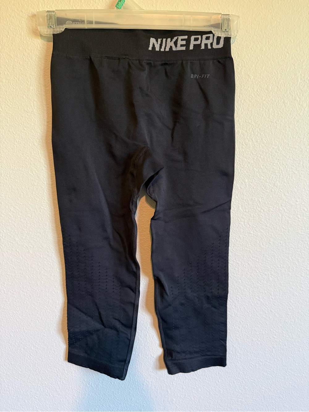 Nike Pro Black Cropped Performance Tights - Picture 3 of 5